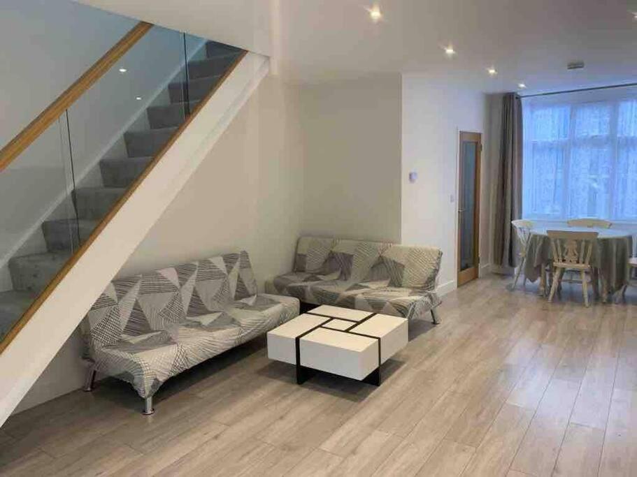The Villas, Newly Refurbished Modern Home - Free Parking, Prime, Netflix Buckingham Luaran gambar